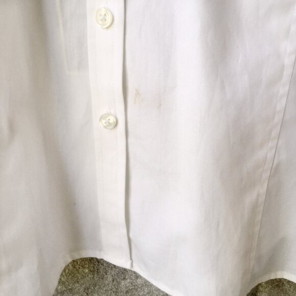 Van Heusen Crisp White Button Down - NWT - Small Flaw - Picture 7 of 7